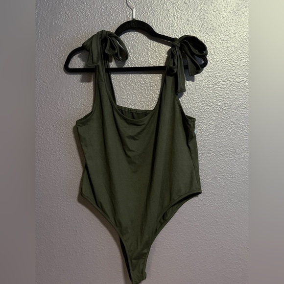 SHEIN Black Adjustable Tie Bow Strap Bodysuit - Picture 3 of 6